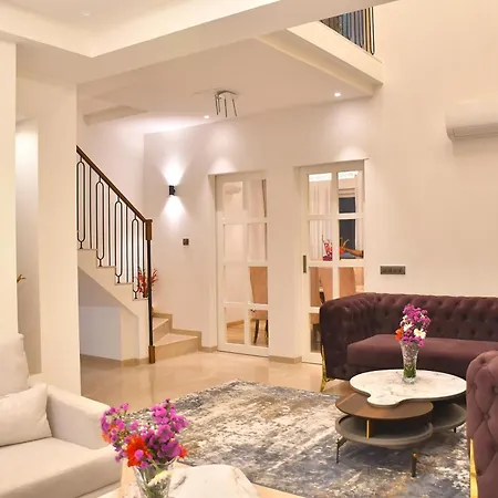 Luxuryhouse-3Br-Free Car & Driver-Balcony-Wifi